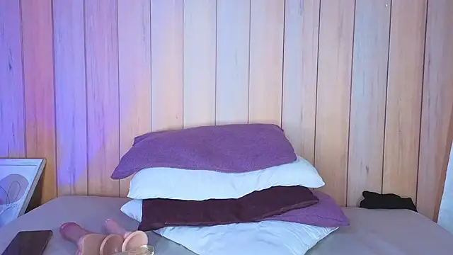 alysha_xia_'s cam snapshot