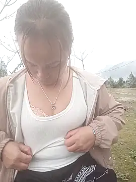 cutebobi's cam snapshot