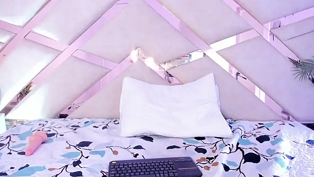 sophie_pariss's cam snapshot