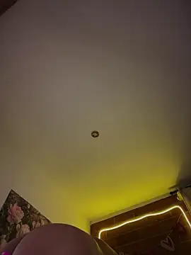 Your_HoneyXXX's cam snapshot