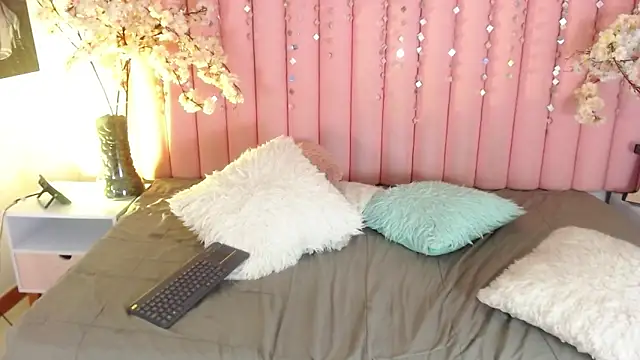 LucyVilla's cam snapshot