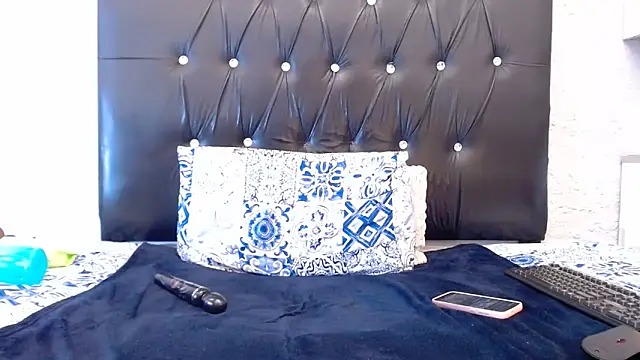 LadyBear2002 live sex cam