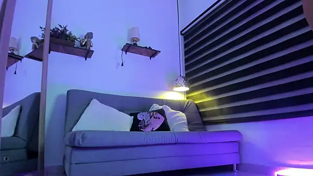 Ariana_Roussee's cam snapshot