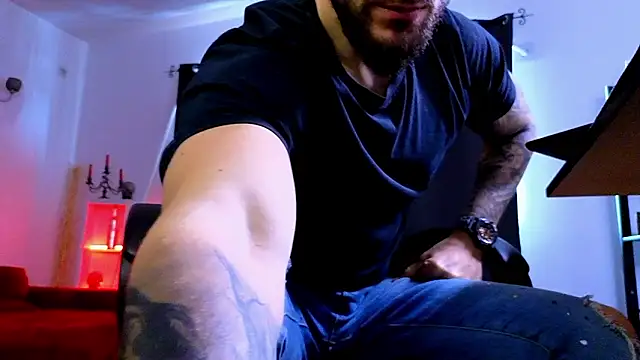 MightyAaron66 live sex cam