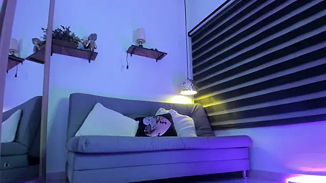 Ariana_Roussee's cam snapshot