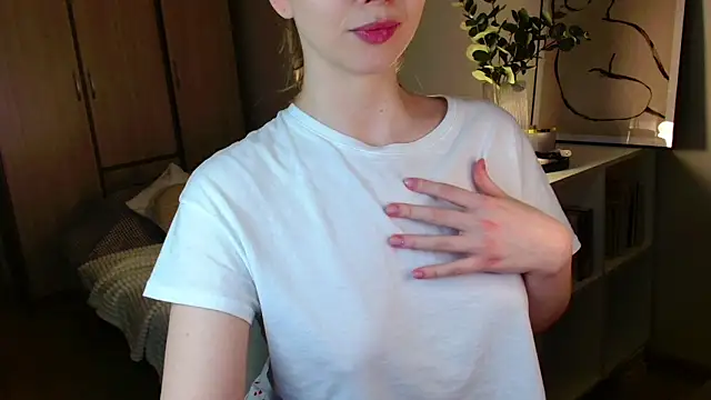 mynameloveeeeee's cam snapshot