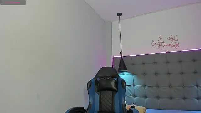 scarletcherry18 live sex cam