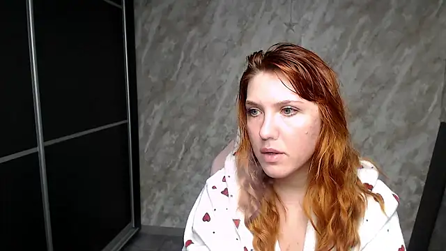 Reginasmilee live sex cam