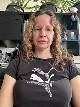 AnnikaRose live sex cam