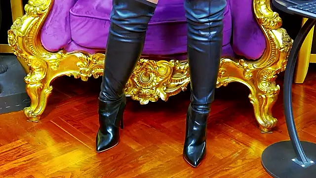 LaraMaeve's cam snapshot