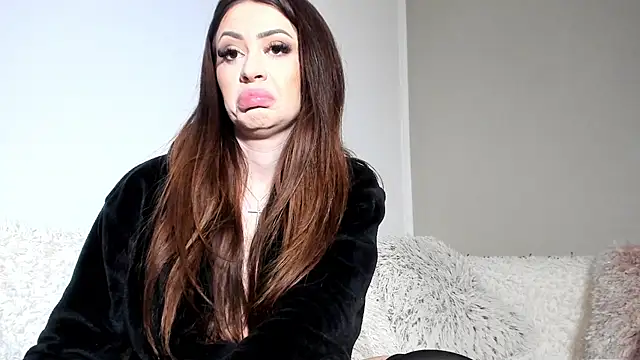 BrianaDiamondXXX live sex cam