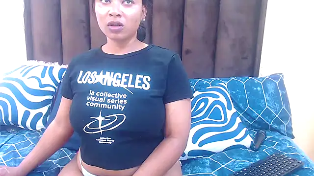 AfricanQueenxx40's cam snapshot