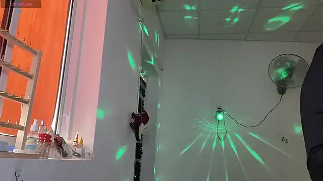 Tieu-May live sex cam