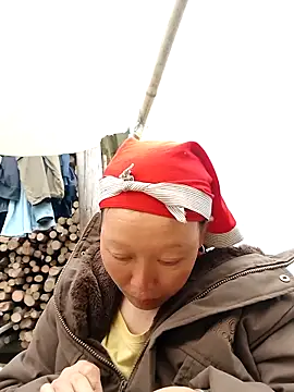 girl-hot2x's cam snapshot