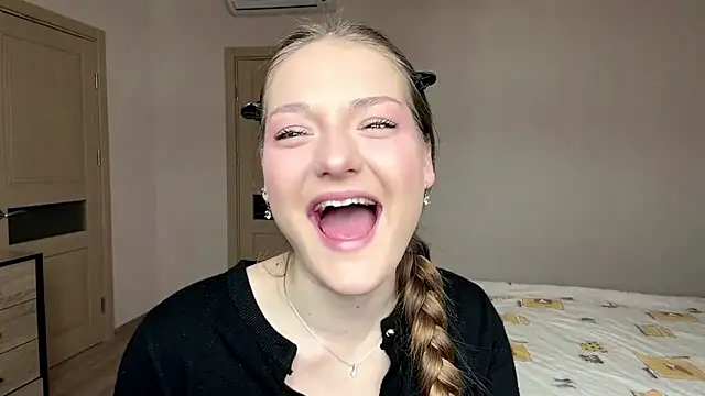 Milayouknow's cam snapshot