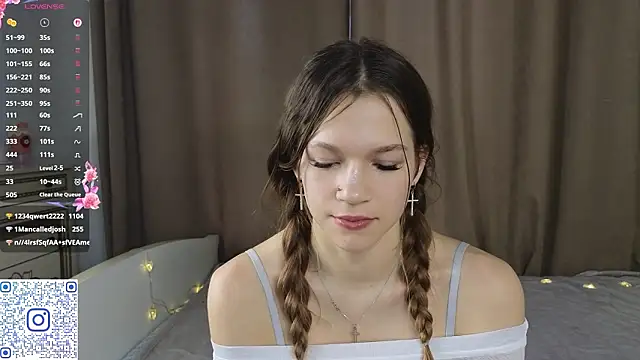 VelvetRisque live sex cam