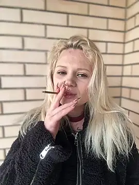 BlondeDoll_'s cam snapshot