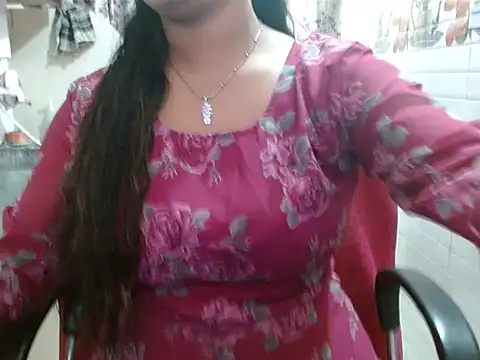 LovingPihu's cam snapshot