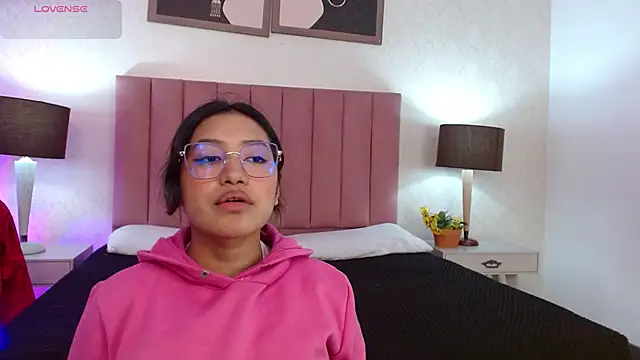 SweetMilie_gh's cam snapshot