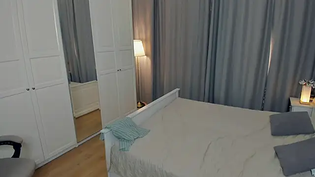 LavenderMitten live sex cam