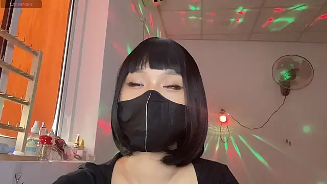 Tieu-May live sex cam