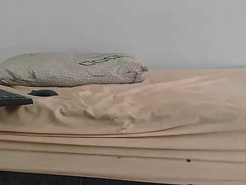 KinkyCreamyBunny's cam snapshot