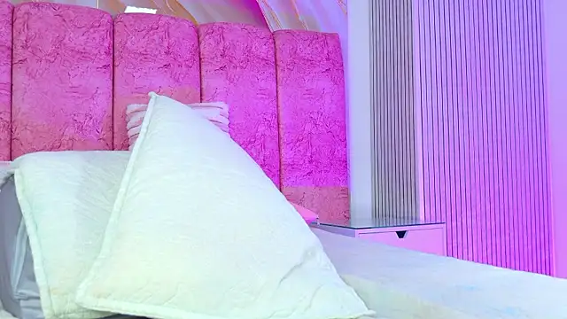 emmacurvy's cam snapshot