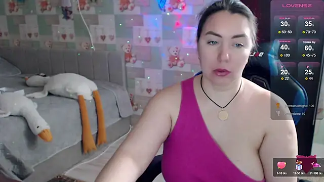 Korolek12 live sex cam