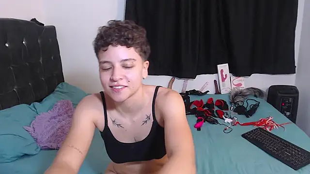 Antonella_Cruz02's cam snapshot