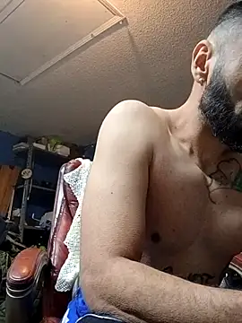 clu1983 live sex cam