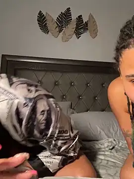 QUEENCALIMOD live sex cam