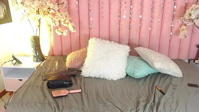 LucyVilla's cam snapshot