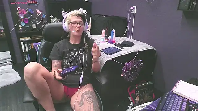 oddywithabody's cam snapshot