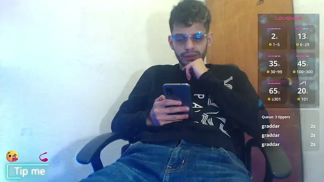 GrayHornyX live sex cam