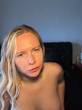 Ellie-rosee live sex cam