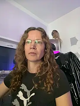 AnnikaRose live sex cam