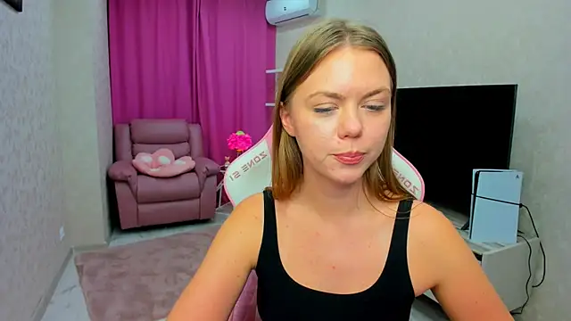 Strawberrye live sex cam