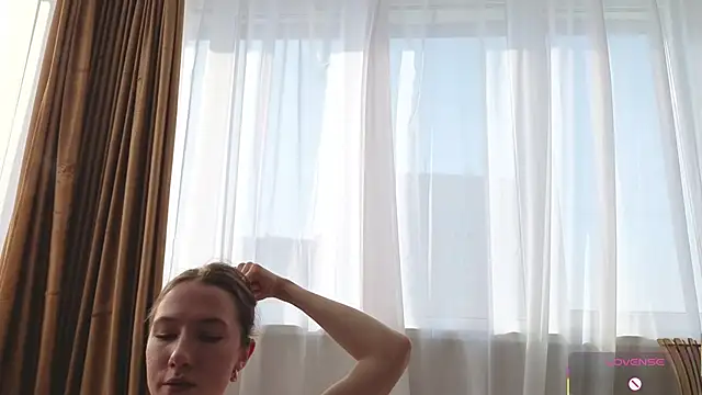 Kira_mindnes live sex cam