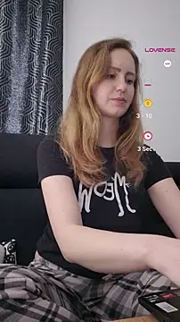 LyraHotty live sex cam