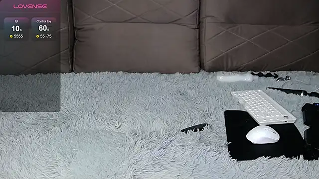 Kitten-Meow live sex cam