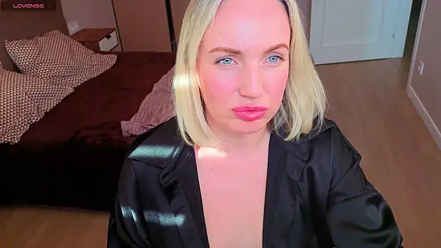 MonikaFoxys's cam snapshot