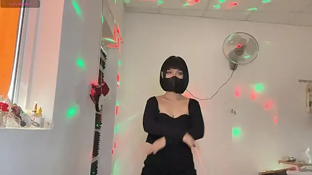 Tieu-May live sex cam