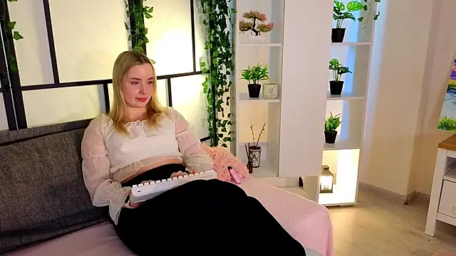 IvetteLabore's cam snapshot