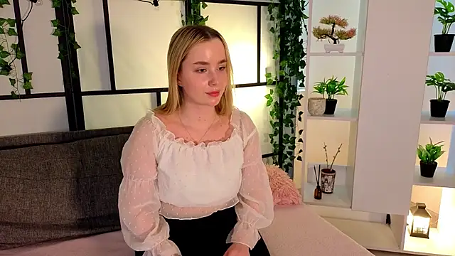 IvetteLabore's cam snapshot