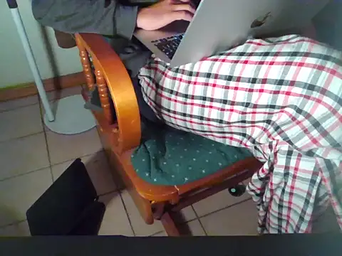 Bernymanstrong live sex cam