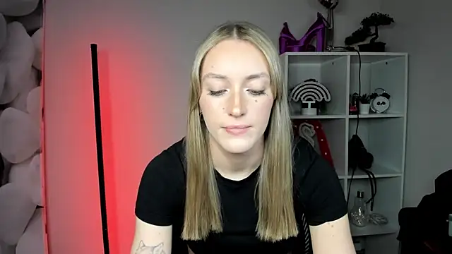 EvelynBlond's cam snapshot