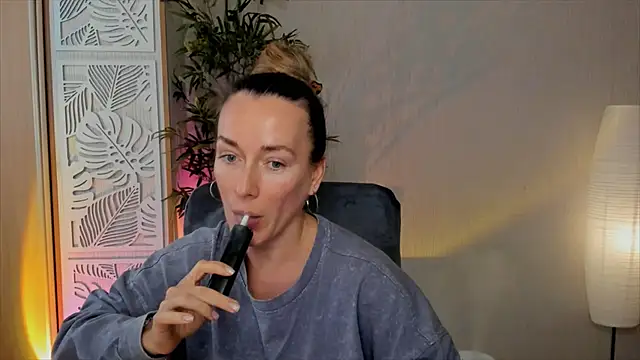 RebeccaMartinez live sex cam