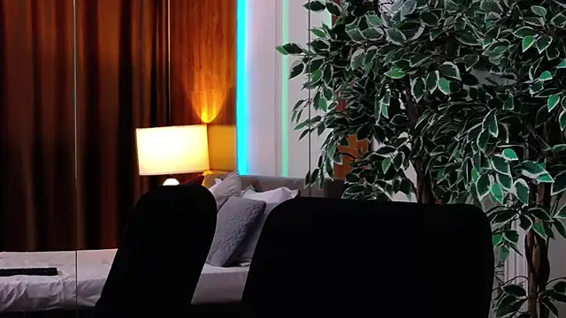 EmyHilton live sex cam