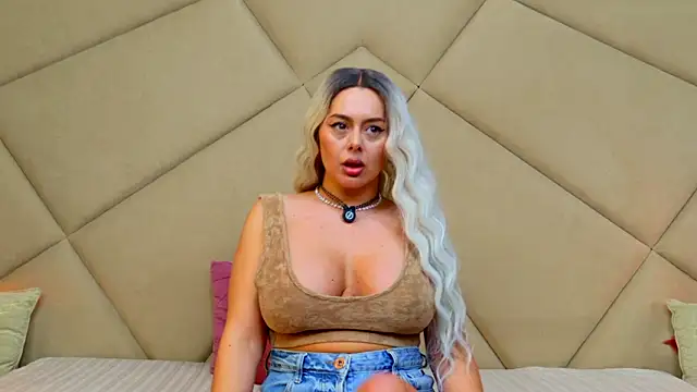 ChloeFrost live sex cam