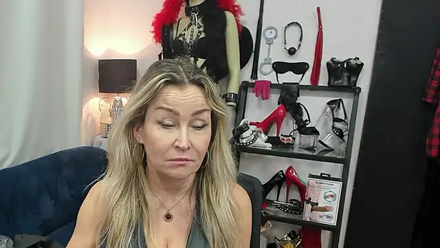 crystaLUX live sex cam